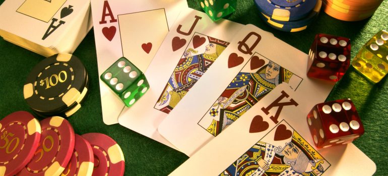 Как играть в Четырех карточный покер: правила и особенности игры