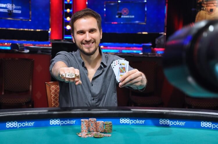 Жульен Мартини и Кейт Хоанг поженились, после того как были главными соперниками в турнире по покеру