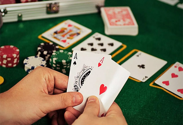 Правила Техасского Холдема для новичков: основы стратегии плюсовой игры