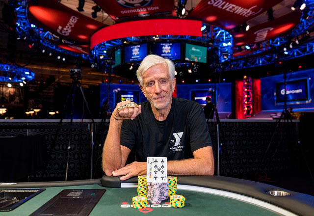 Роберт МакМиллан выиграл полмиллиона долларов в турнире WSOP 2021 для ветеранов