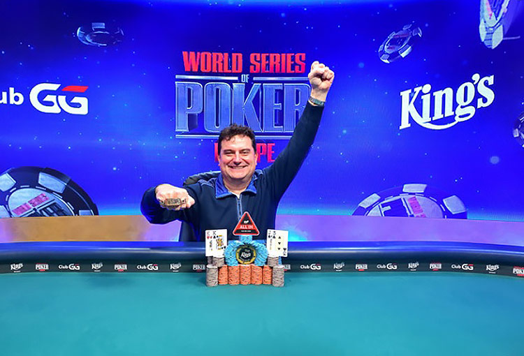 Антуан Вранкен с золотым браслетом WSOP